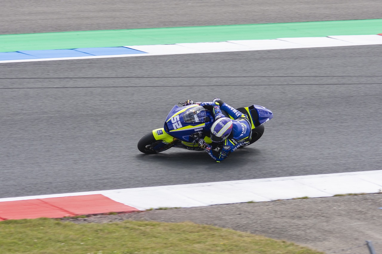 足球作为全 足球作为全